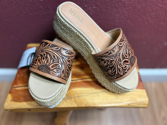 Myra Gloriana Canyon Platform Sandals In Natural